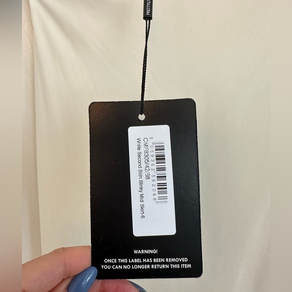 Pretty Little Thing: White Pencil Skirt - Picture 3 of 6